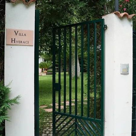 Hyeraci Feriehus *